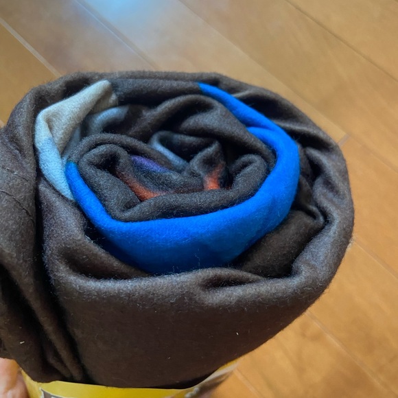 M&M fleece blanket & fashion pin bundle - Picture 9 of 11